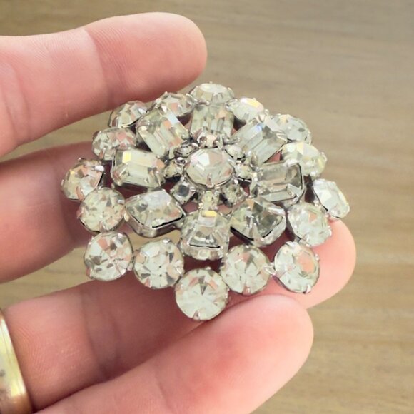 Vintage Rhinestone Brooch Pin Round Floral Design Silver Tone Clear Starburst - Picture 9 of 9